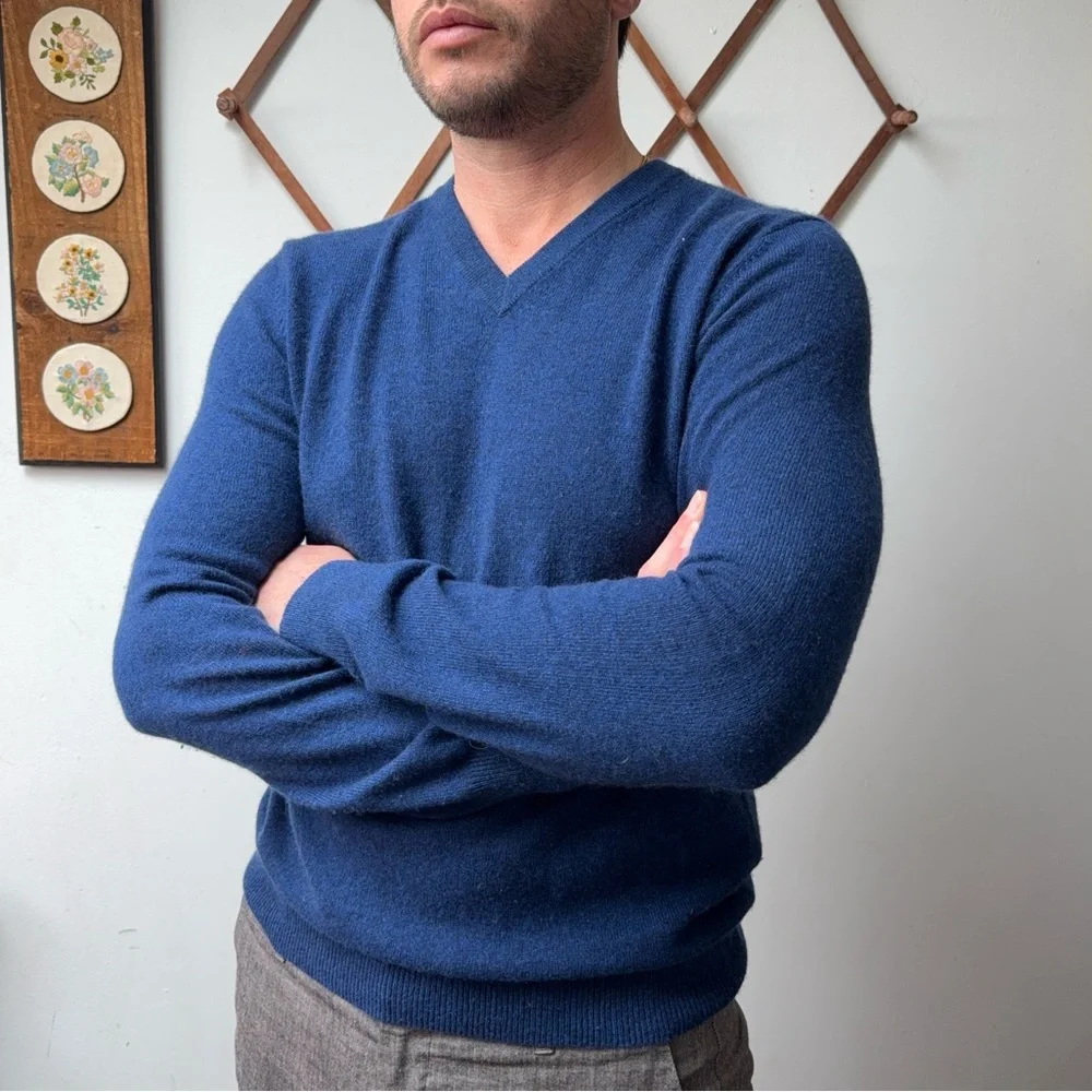 Bloomingdales Cashmere Blue V-Neck Sweater
